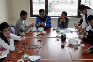 Engelleri 'polis ağabeyleri' ile ge&ccedil;ecekler