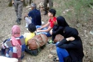 Kuşadası sahilinde 20 ka&ccedil;ak ile 2 organizat&ouml;r yakalandı