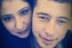 Eşini &ouml;ld&uuml;ren koca, arkadaşının evinde yakalandı