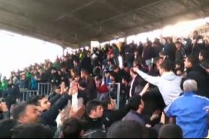 Taraftarlar birbirine girdi: 3 yaralı
