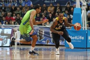 TOFAŞ, sahasında Fenerbah&ccedil;e'yi mağlup etti