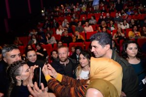 &Ouml;zcan Deniz son filmi ile Bursalılarla buluştu