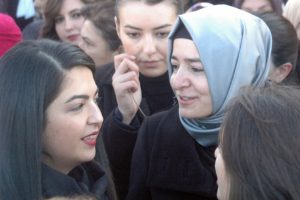 Bakan Kaya kadınlarla Anıtkabir'e &ccedil;ıktı