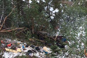 Hırdavat y&uuml;kl&uuml; kamyon u&ccedil;uruma yuvarlandı: 2 &ouml;l&uuml;