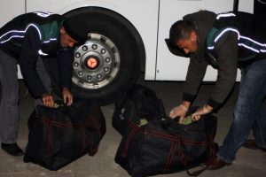 Yolcu otob&uuml;s&uuml;nde 53 kilo esrar ele ge&ccedil;irildi