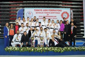 Kadınlar ve erkeklerde şampiyon İstanbul B&uuml;y&uuml;kşehir