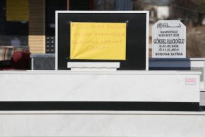 Bursa'da dolarını bozdur mezar taşını g&ouml;t&uuml;r kampanyası
