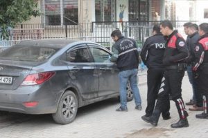 Adana'da polisi alarma ge&ccedil;iren otomobil