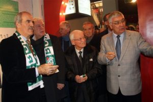 Ali Ay'dan Bursalılara &ccedil;ağrı: "İstanbul takımlarını bıraksınlar, Bursaspor'u tutsunlar"