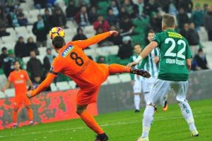 Bursaspor, &Ccedil;aykur Rizespor'u eli boş g&ouml;nderdi