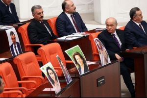 Yan sıradaki HDP'li fotoğraflarına bakış!