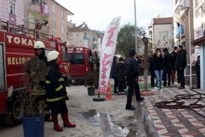 Kız &ouml;ğrenci yurdunda yangın paniği