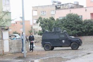 Siirt'te h&uuml;cre evine baskın: 2 ter&ouml;rist &ouml;ld&uuml;r&uuml;ld&uuml;, 5 polis yaralı
