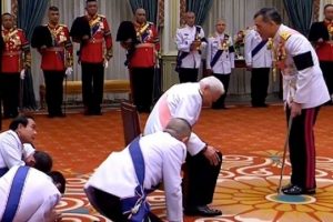 Tayland'ın yeni kralını b&ouml;yle selamladılar