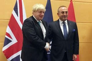 &Ccedil;avuşoğlu, İngiltere Dışişleri Bakanı Johnson ile Br&uuml;ksel'de baş başa g&ouml;r&uuml;şt&uuml;