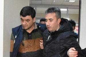 'Dur' ihtarına uymadı, aracıyla g&ouml;rev başındaki komisere &ccedil;arptı