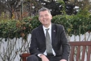 İngiliz B&uuml;y&uuml;kel&ccedil;i Richard Moore'dan hakeme tepki