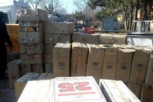Ev eşyalarının i&ccedil;inden 90 bin 500 paket sigara &ccedil;ıktı
