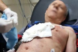 Tartıştığı babasını g&ouml;ğs&uuml;nden bı&ccedil;akladı