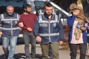 &Ccedil;ocukların k&uuml;pesini &ccedil;aldığı iddia edilen &ccedil;ift yakalandı