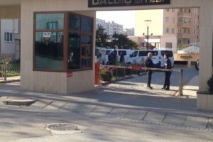 Bursa'da evinde &ouml;l&uuml; bulunan kişiye uyuşturucu satanlar yakalandı
