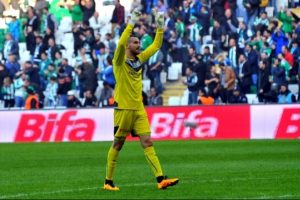Bursaspor'un başarılı kalecisi Harun'dan samimi a&ccedil;ıklamalar