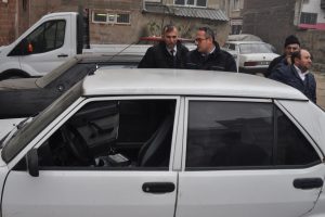 Bursa'da acemi oto hırsızları &ccedil;alıştıramadıkları ara&ccedil;ları hurdaya &ccedil;evirdi