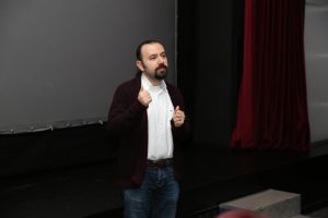 &Uuml;nl&uuml; y&ouml;netmen Bursa Nil&uuml;fer'de izleyici ile buluştu