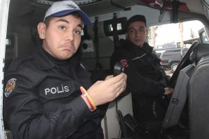 Engelliler polis oldu: Yakınları g&ouml;zyaşlarına boğuldu