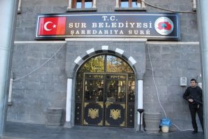 15 yıl sonra T&uuml;rk bayraklı tabela