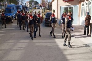 Jandarma ka&ccedil;akların yerine ge&ccedil;ti: Organizat&ouml;rleri yakaladı