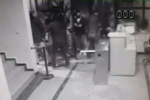 Yeni&ccedil;ağ gazetesine saldırı anı kamerada