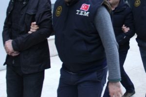 Kuşadası'nda 2'si kadın 6 YPG'li ter&ouml;rist yakalandı