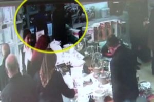 K&uuml;&ccedil;&uuml;k &ccedil;ocuğa hırsızlık yaptırdılar