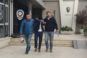 Bursa'da sahte emlak&ccedil;ı 25 bin lira dolandırdı