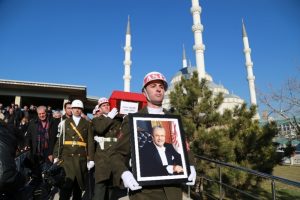 Eski Meclis Başkanı Sezgin son yolculuğuna uğurlandı