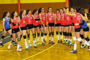 Nil&uuml;fer Belediyespor'un gen&ccedil; kızları finalde