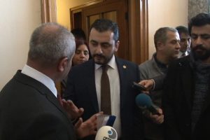 Mecliste ziyaret&ccedil;i krizi