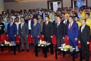T&uuml;rk ve Suriyeli gen&ccedil;lerin 'Kardeşlik Turnuvası' başladı