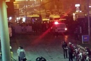 Kızgın vatandaşlar yolu kapadı