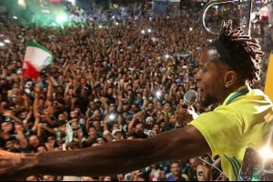 Ze Roberto 42 yaşında s&ouml;zleşme uzattı!
