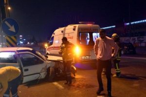 &Ccedil;orlu'da iki otomobil &ccedil;arpıştı: 4 yaralı