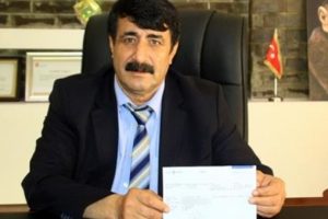 Hakkarili iş adamı 400 bin dolarını TL'ye &ccedil;evirdi