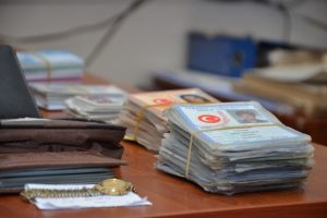 Bakın bu kimlikler nerden &ccedil;ıktı