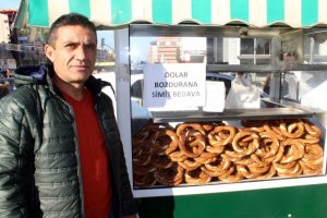 Bursalı gaziden dolar bozdurana simit bedava