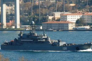 Dev Rus savaş gemisi İstanbul Boğazı'ndan ge&ccedil;ti