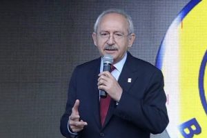 Kılı&ccedil;daroğlu İzmir'de gen&ccedil;lerle bir araya geldi