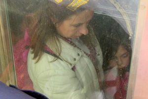 Asans&ouml;rde mahsur kalan anne kız korku dolu anlar yaşadı