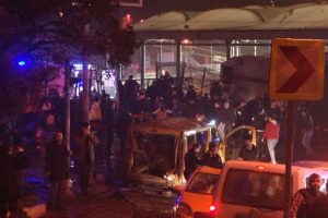 İstanbul'daki patlamada yaralılar pikaplarla hastaneye taşındı!