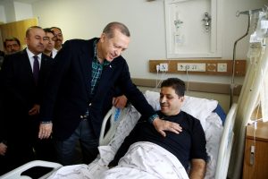 Cumhurbaşkanı ve Başbakan yaralıları ziyaret etti